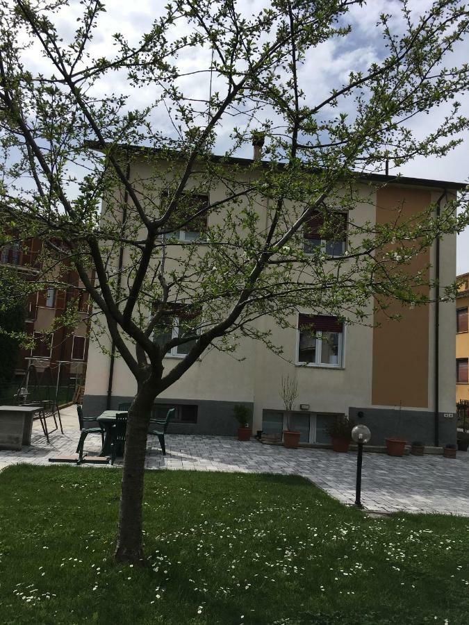 Appartamenti Francesco Песк'єра-дель-Гарда Екстер'єр фото